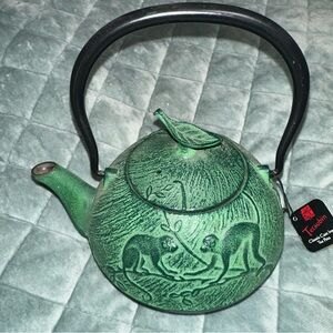 Joyce Chen Japanese Tetsubin Cast Iron Tea Pot Year of the monkey NWT Pristine